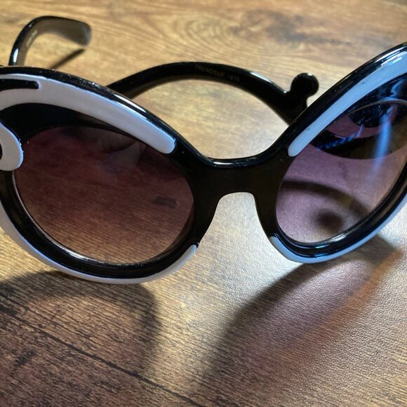 Unbranded Women's Scroll Sunglasses - Black and White - Picture 5 of 6